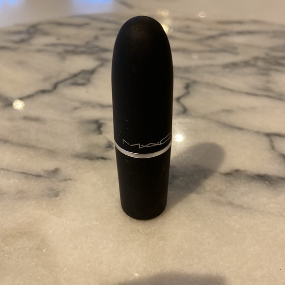 NWOB Mac Powder Kiss Lipstick in Sultriness. Currently sold out on-line. - Picture 2 of 4